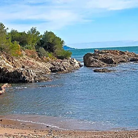 فندق Les Calanques 2*